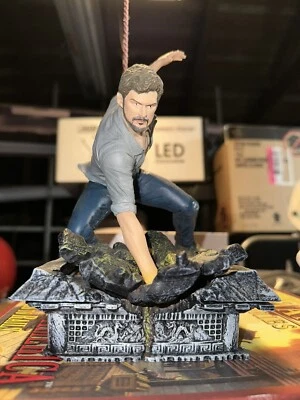 Estatua Puño de Hierro Marvel Gallery Diamond Select Netflix Sin Caja Foto 1 de 4