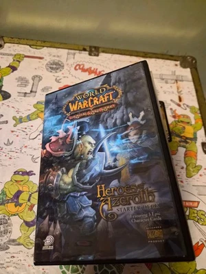 Jogo de cartas colecionáveis World of Warcraft Heroes of Azeroth baralho inicial + dados - Imagem 1 de 3