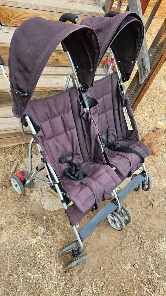 Cochecito Doble Paraguas Babies R Us Luz Compacto Plegable 2 Pasajeros Foto 1 de 4