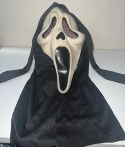 Máscara Scream Ghostface De Colección Pascua Ilimitada Diversión Mundo Brilla en la Oscuridad - Imagen 1 de 4