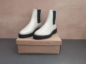 Asra Cream Chelsea Boots Size 6 - Picture 1 of 11