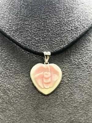 Pendente Cuore in Argento 925 con Cammeo Rosa 23mm – Fatto a Mano - Immagine 1 di 4