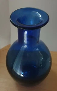 Vintage Colbalt Blue Hand Blown Vase - Height  6 3/4" / Max.Diameter 3 3/4" - Picture 1 of 4