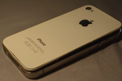 Apple iPhone 4 - 8 GB - White (T-Mobile) for spare parts - Image 1 of 4