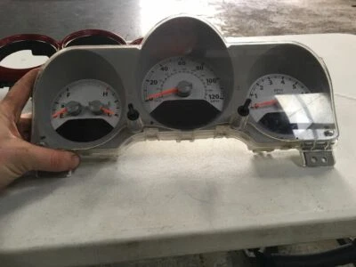 Grupo de velocímetros Chrysler PT Cruiser 2006 2,4 automático 109 k millas Foto 1 de 4