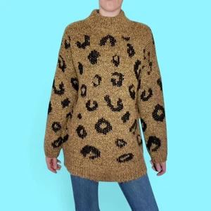 Neu mit Etikett Universal Thread braun Leopardenmuster Tunika Stehkragen Pullover - Bild 1 von 8