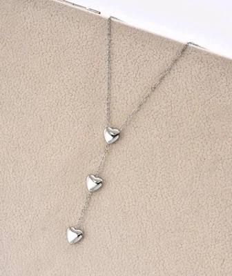 Collana ELEGANTE in ACCIAIO INOSSIDABILE PLACCATO ARGENTO Con Cuori Pendenti - Immagine 1 di 4