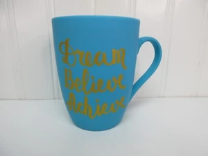 Taza de graduación taza "Dream Believe Achieve" verde azulado dorado Celebrate It té cacao caliente - Imagen 1 de 7