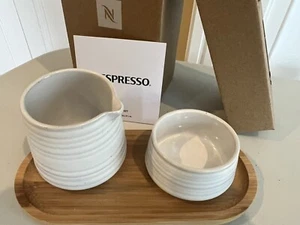 NEU Nespresso Kaffee Servier Set Steingut Milchkännchen, Zuckerdose Bambus Tablett - Bild 1 von 3