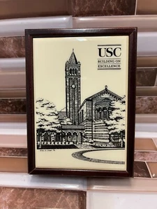 USC Building on Excellence Holz Schmuckkästchen mit Deckel 5" x 6,5" - Bild 1 von 9