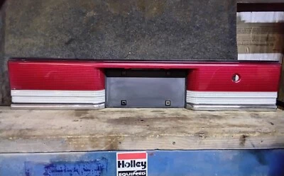 PLYMOUTH ACCLAIM 1989-1991 ACABADO LUZ TRASERA TAPA MALETERO PLACA PANEL DE BOLSILLO Foto 1 de 4