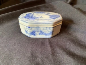 ANTIQUE CHINESE FINE BONE PORCELAIN OLD BLUE & WHITE PASTE BOX JAR TRINKET - Picture 1 of 5