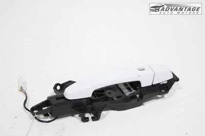 2019-25 CHEVROLET BLAZER FRONT RIGHT SIDE EXTERIOR DOOR HANDLE SUMMIT WHITE OEM - Image 1 of 4