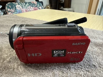 Sanyo Xacti VPC-ZH1 Camcorder Camera - Red - Image 1 of 4