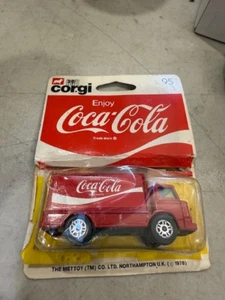 CAMIÓN CORGI TOYS COCA COLA ESCALA 1.64 CON PAQUETE - Imagen 1 de 4