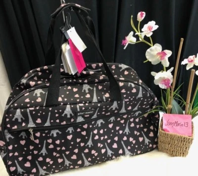 ¡NUEVO! Maleta de mano Betsey Johnson Torre Eiffel París fin de semana equipaje $160 Foto 1 de 4