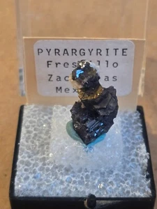 Hermoso espécimen en miniatura de pirargirita - Imagen 1 de 3