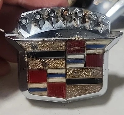 De colección 76 77 78 79 Cadillac Seville Cubierta de bloqueo de maletero Tapa abatible Emblema Adorno OEM Foto 1 de 4