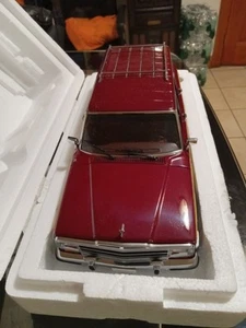 JEEP GRAND WAGONEER DIE-CAST 1/18 AUTO ART NOS - Picture 1 of 12