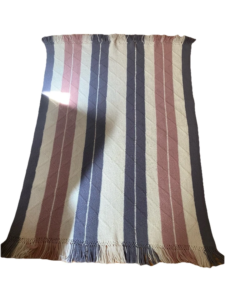 Manta tejida ganchillo vintage hecha a mano afgana rosa gris blanco aprox 38x60 Foto 1 de 3