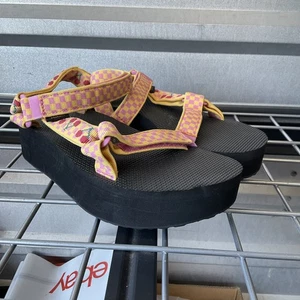 Teva Flatform Platform Sandals Womens Size 8 Yellow Pink Cherries 1008844 - Picture 1 of 8