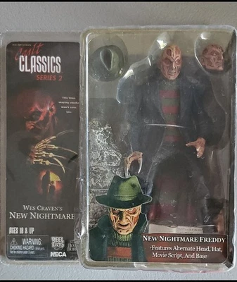Figura de acción NECA Freddy Krueger clásicos de culto serie Pesadilla en Elm Street Foto 1 de 2