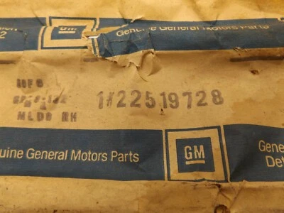 OEM GM NOS 1985-1991 OLDSMOBILE CUTLASS CALAIS FRONT FENDER MOLDING 22519728 - Image 1 of 2