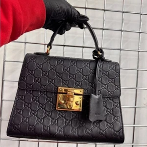 GUCCI SMALL GUCCISSIMA PADLOCK TOP HANDLE SIGNATURE LEATHER HANDBAG IN BLACK - Picture 1 of 16