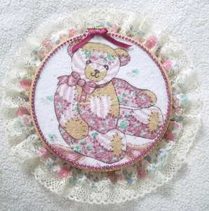 Vintage Embroidery Hoop Art Wall Décor ~ Patchwork Bear With Floral Lace - Picture 1 of 4