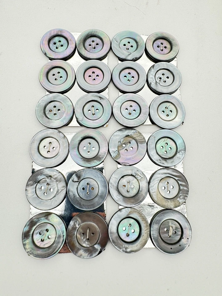 24 Knöpfe, ca. 3 cm, Perlmutt - Bild 1 von 1