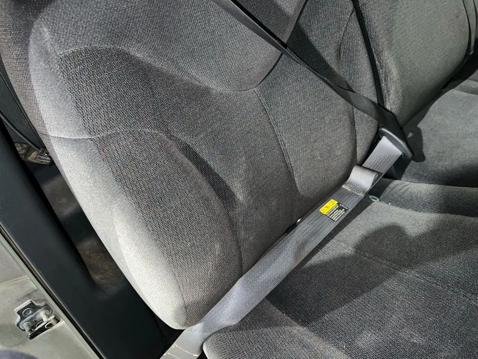 2002 GMC Sierra 2500HD Passenger RH Right Gray Rear Seat Belt Retractor Foto 1 de 1