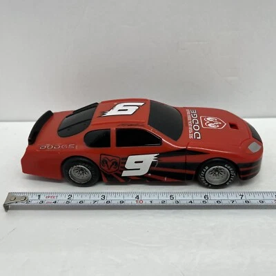 Kasey Kahne #9 Dodge Charger NASCAR (2004-2007) dispensador PEZ escala 1/24 Foto 1 de 4