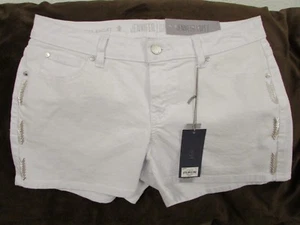 Ladies "Jennifer Lopez" Size 8, White, Paradise Palms,Mid Rise,Bead Trim, Shorts - Picture 1 of 3