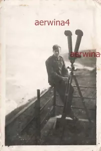 Wachposten mit Scherenfernrohr am Atlantikwall Frankreich - Bild 1 von 2