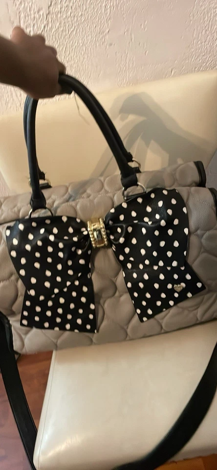 Bolso de viaje acolchado con acento de lazo a lunares Foto 1 de 1