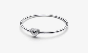 Pandora Radiating Heart Clasp Bangle Bracelet 593752C00-19 Size: 7.5 In NEW - Picture 1 of 4