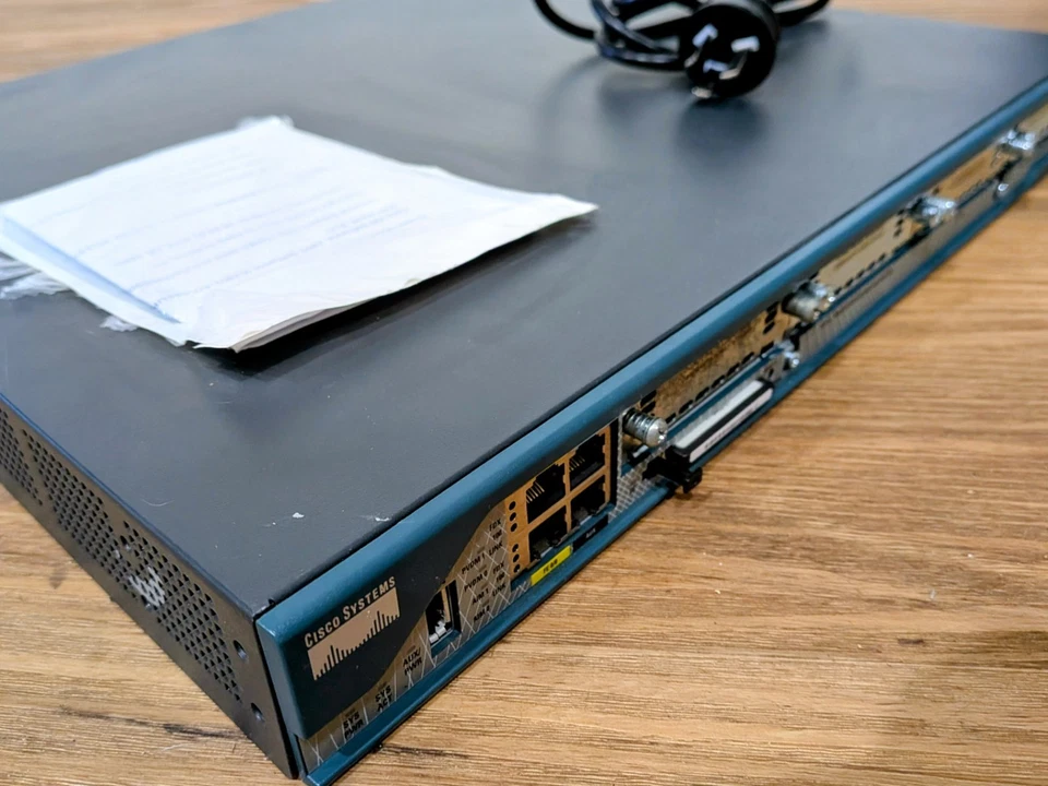 CISCO 2801 V06 INTEGRATED SERVICES ROUTER 4MB CF 4 slots, IP BASE network- - Image 1 of 4