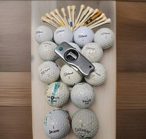 Paquete de (10) pelotas de golf Titleist (15) camisetas de golf (1) horquilla verde carrete de reparación - Imagen 1 de 3