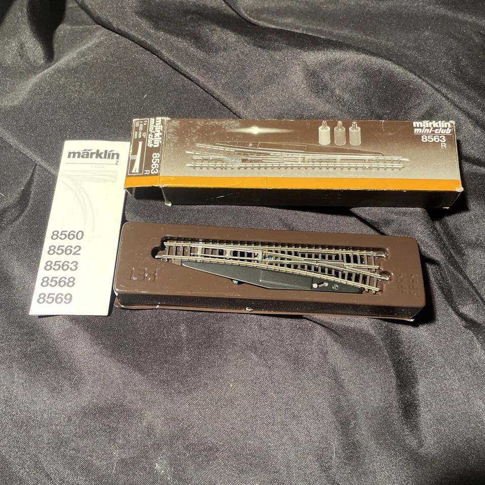 Marklin 8563 R Z Scale MiniClub 4-3/8" 13° Right Electric Turnout NEW - Image 1 of 4