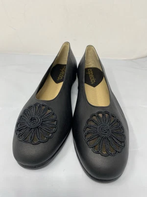 New Capezio Size 8.5 Genuine Leather Loafers Ballet Flats  Black Slip On - Image 1 of 4