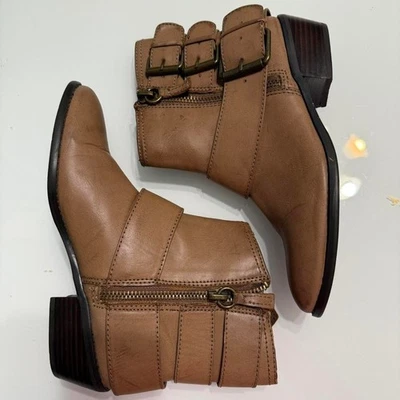 🤎 Botines Caja Amarilla Triple Hebilla - Tostado (Talla 9) Foto 1 de 4