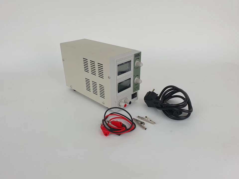 QuatPower Regelbares Labornetzgerät LN-1803C, 0...18 V-/0...3 A - Bild 1 von 4