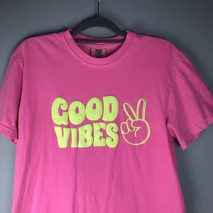 Comfort Colors Women Sz M Hot Pink T Shirt Yellow Good Vibes Print *Stains *Read - Imagen 1 de 8