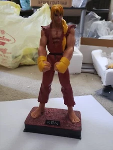 Neue Capcom Street Fighter IV Ken Actionfigur mit Ständer. 9 cm groß - Bild 1 von 1
