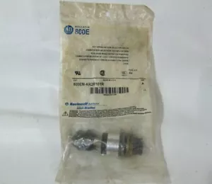(NUOVO) Allen-Bradley Interruttore Selettore Ritorno Molla Chiave Cat. 800EM-KR2R101R Ser A - Foto 1 di 3