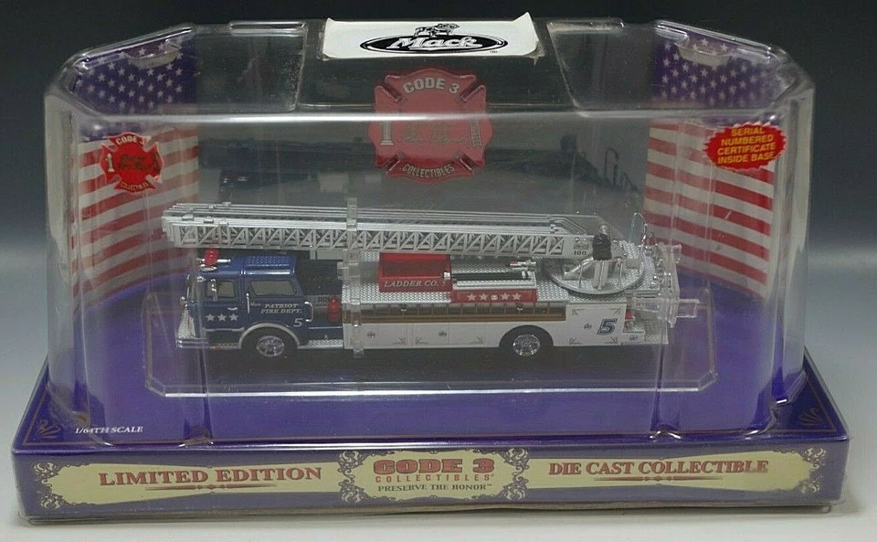 CÓDIGO 3 PATRIOT BOMBEROS CF ESCALERA DE MONTAJE TRASERO #5 LE. Die Cast 1/64 sin usar, en caja Foto 1 de 4