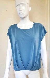 Green Envelope L.A Women’s Short Sleeve Top crize Front Sz L NWT USA Made - Picture 1 of 17
