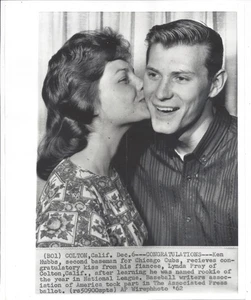 1962 12/6 baseball AP wire photo Ken Hubbs Chicago Cubs Lynda Pray ROOKIE o YEAR - Picture 1 of 2