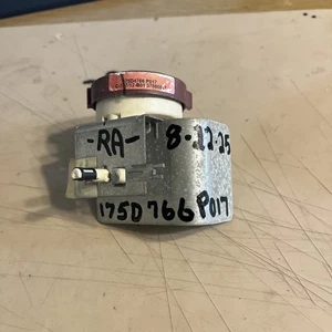 Washer Water-Level Switch 175D766P016 (RA) - Picture 1 of 3