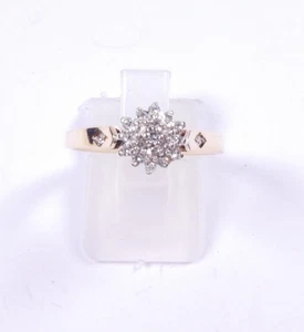 Diamond Ring 9 carat gold cluster size O engagement style - Picture 1 of 6